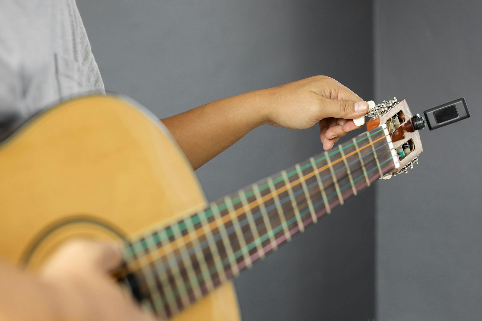 Hand tunning the guitar